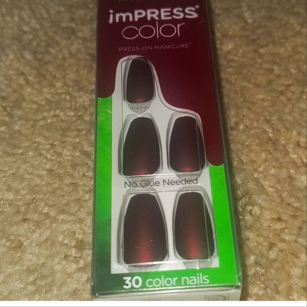 Kiss nails